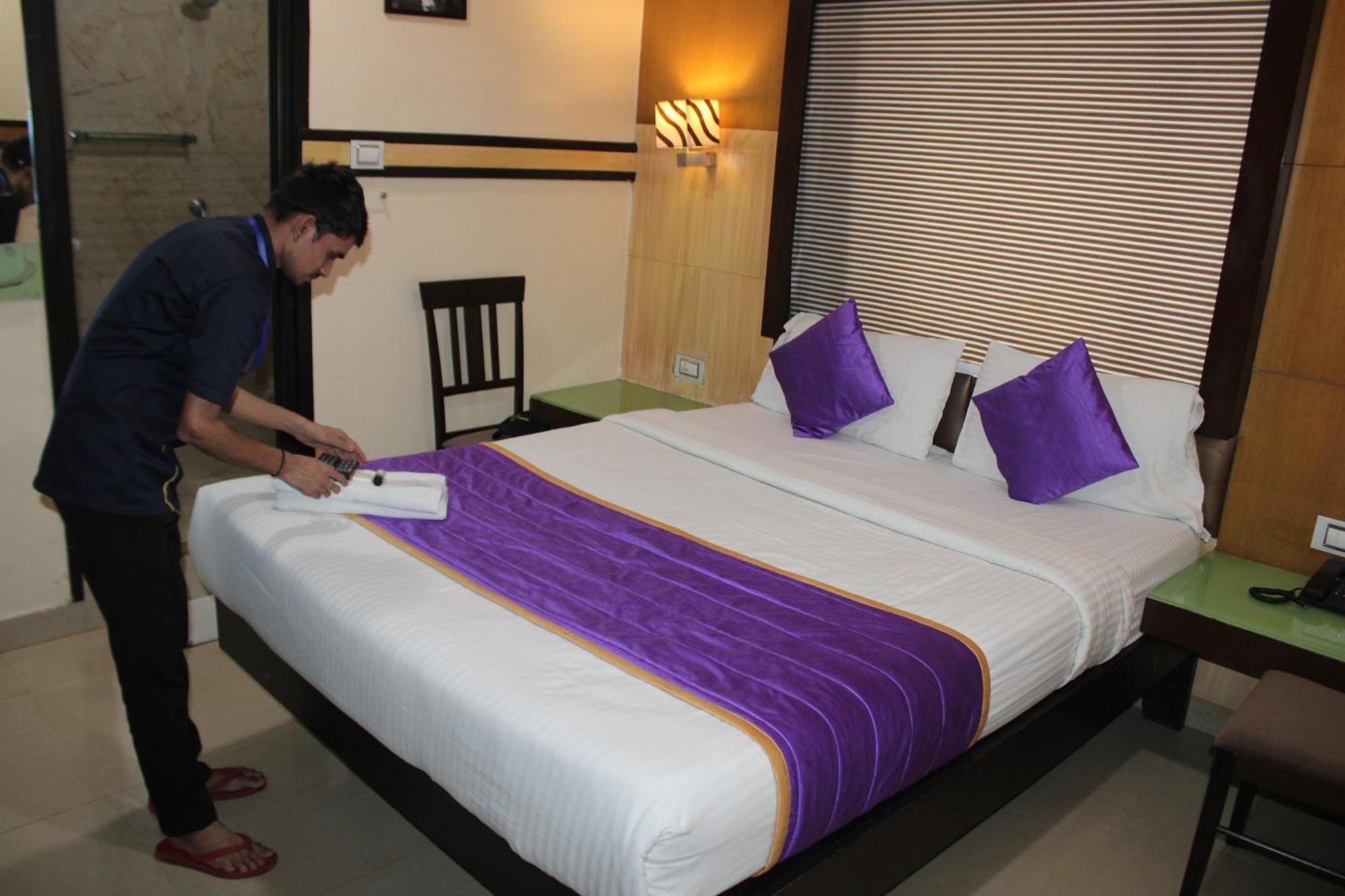Vp International Hotel Bangalore Exterior photo