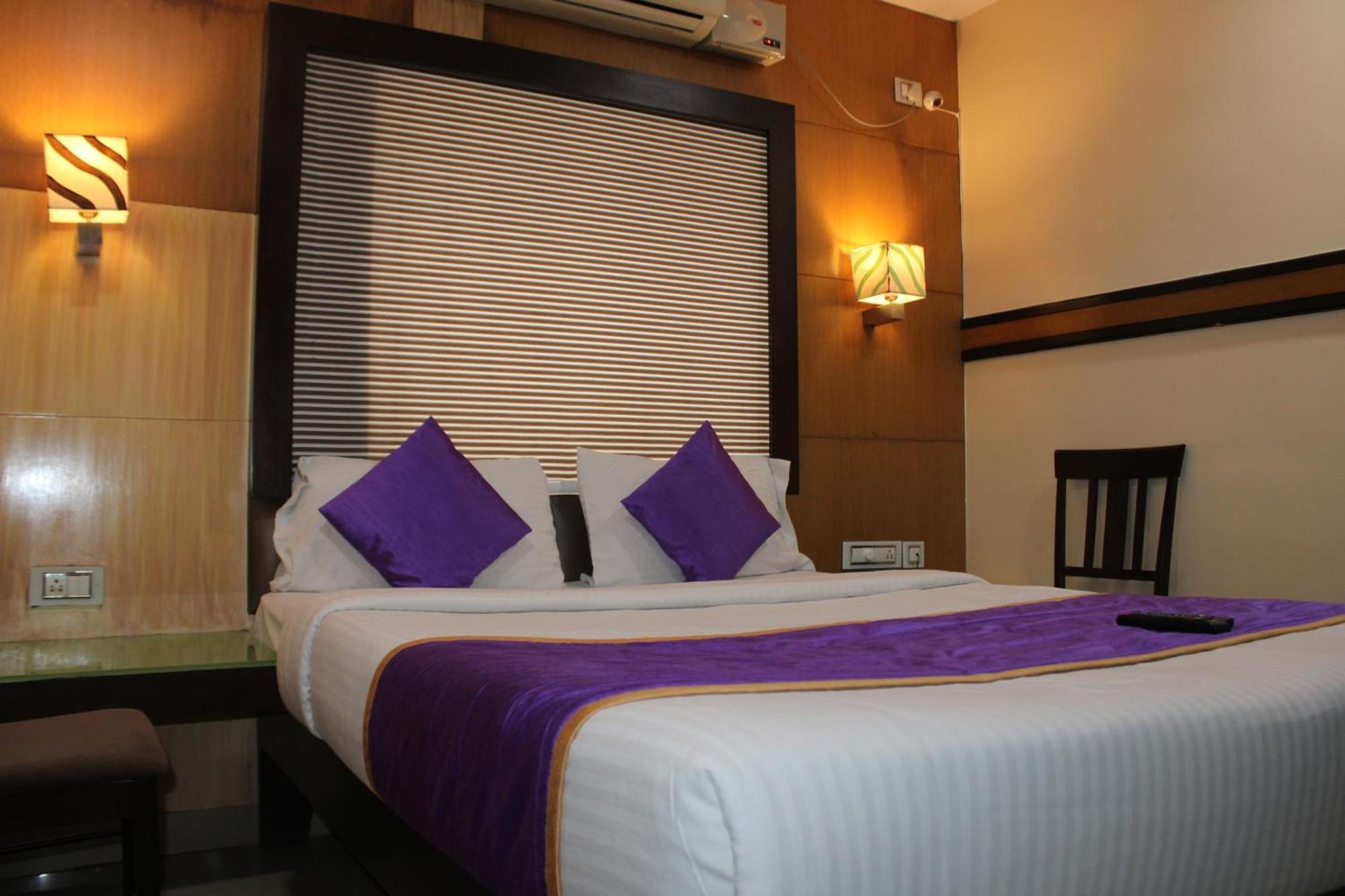 Vp International Hotel Bangalore Exterior photo