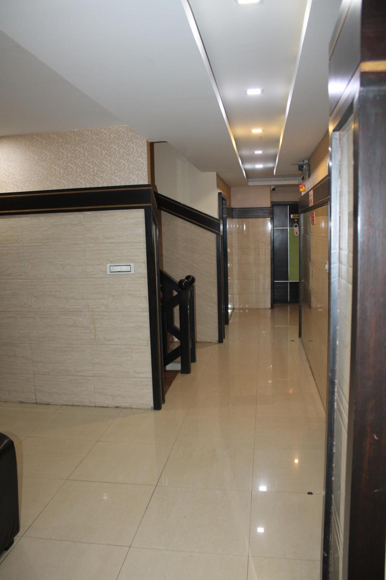 Vp International Hotel Bangalore Exterior photo