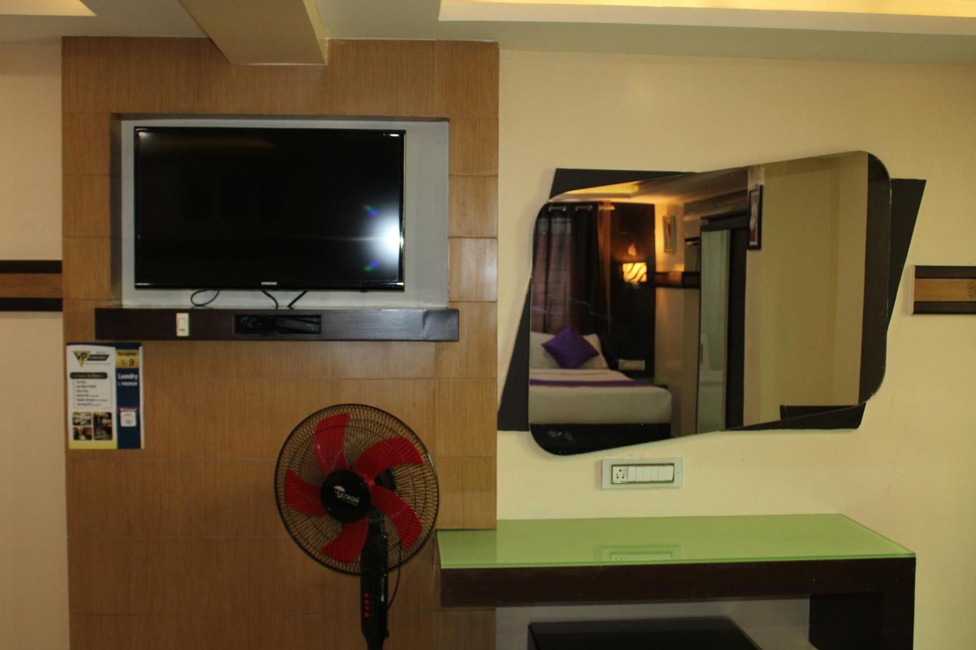 Vp International Hotel Bangalore Exterior photo