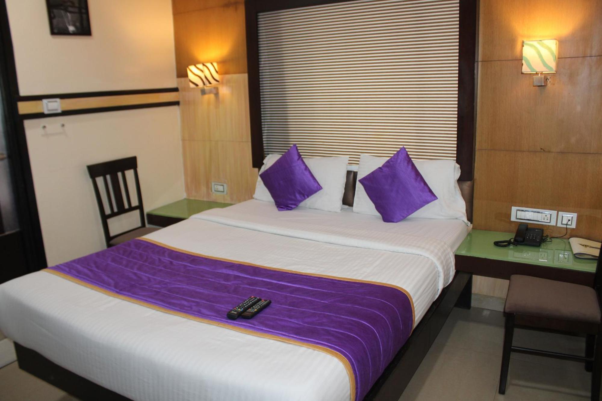 Vp International Hotel Bangalore Exterior photo