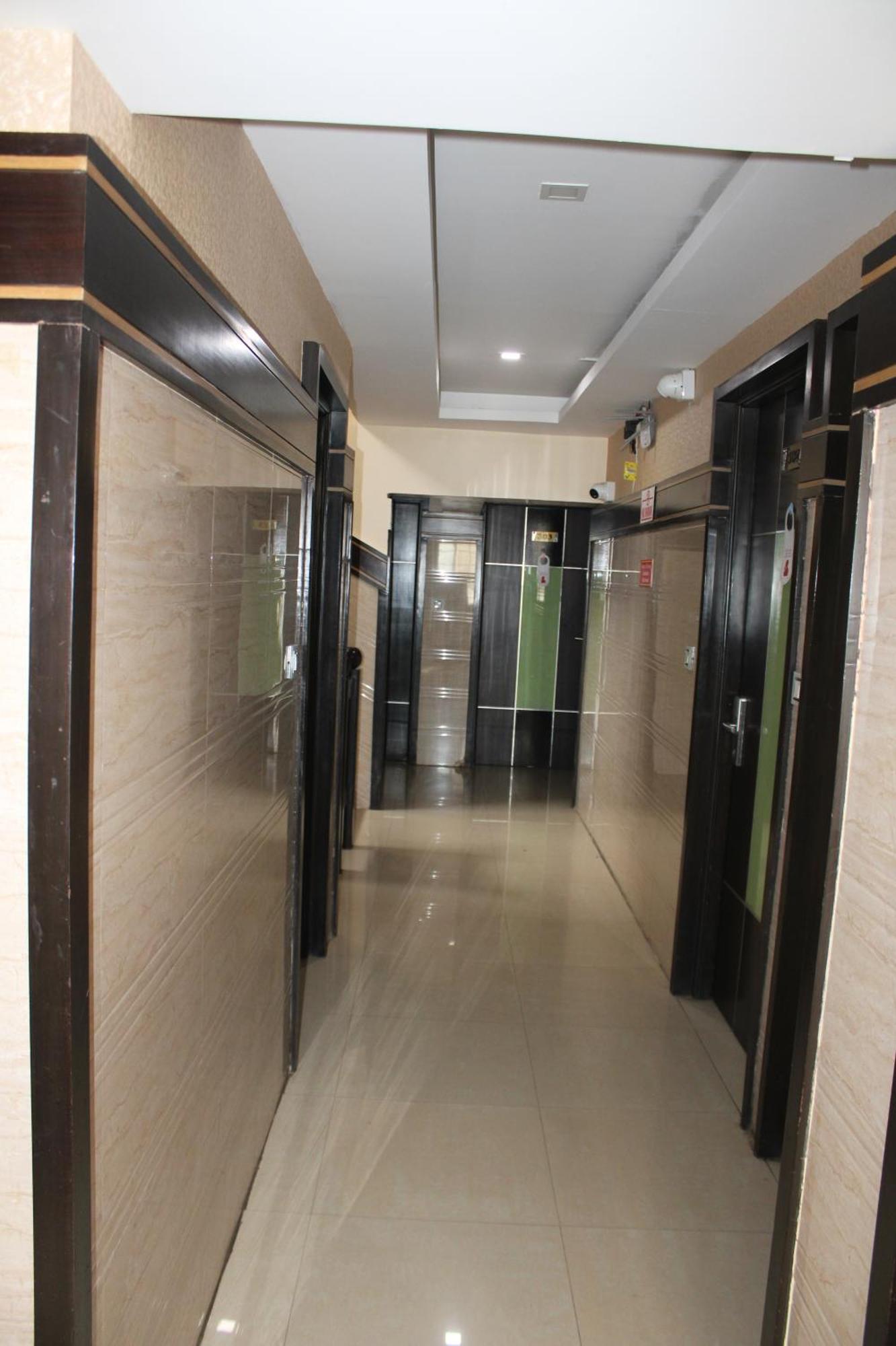 Vp International Hotel Bangalore Exterior photo
