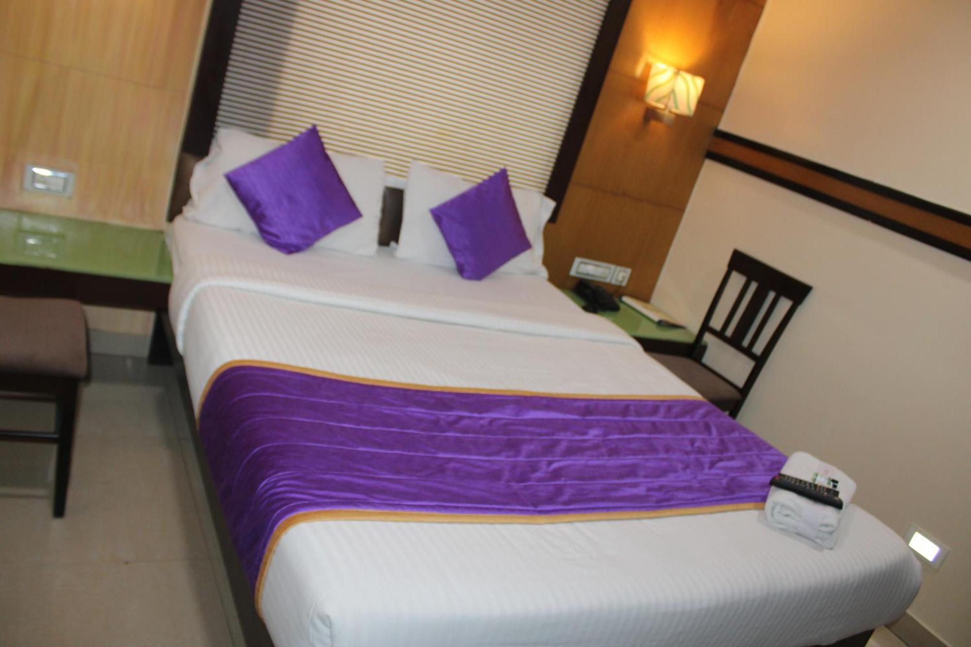 Vp International Hotel Bangalore Exterior photo