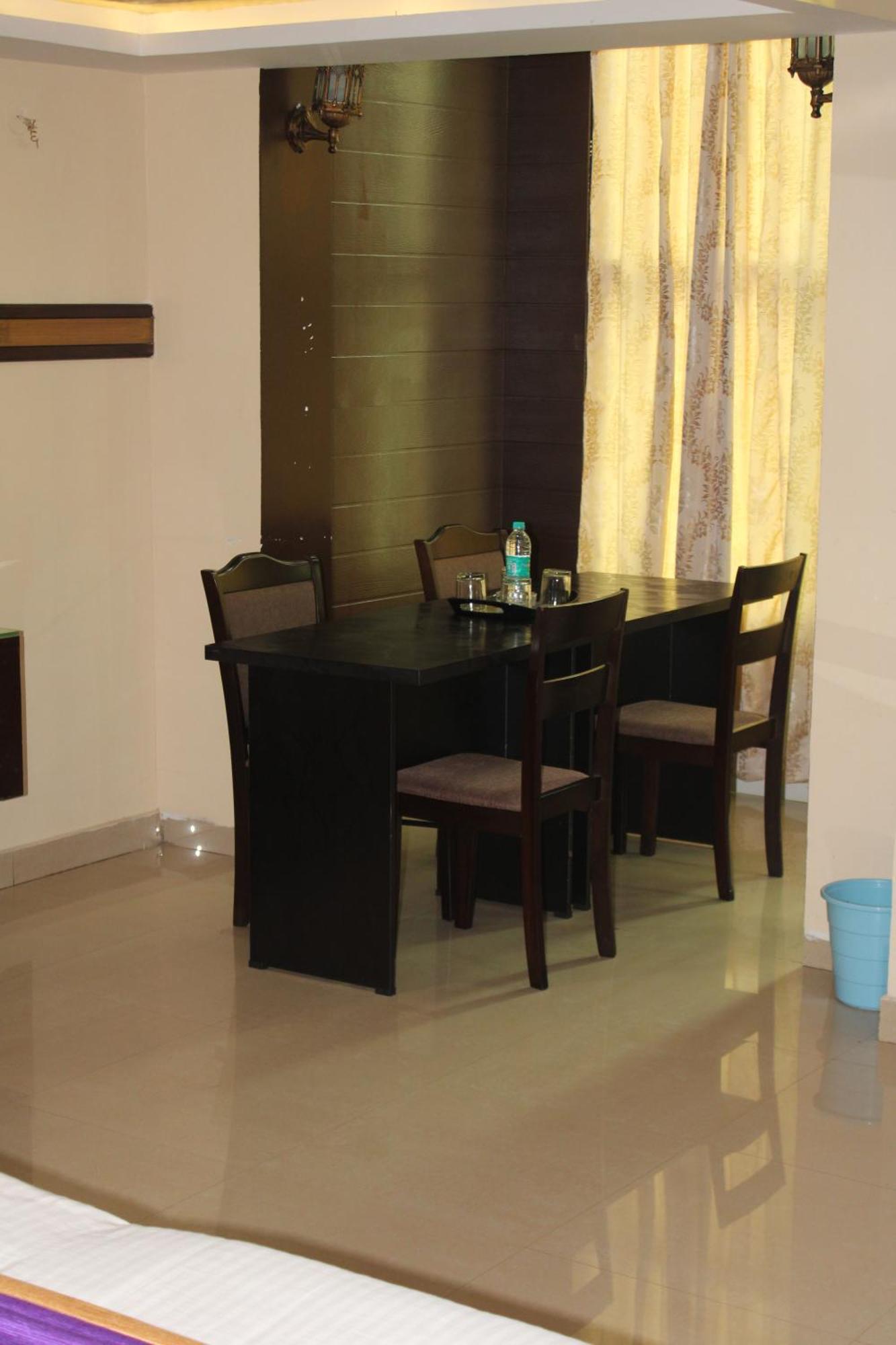 Vp International Hotel Bangalore Exterior photo