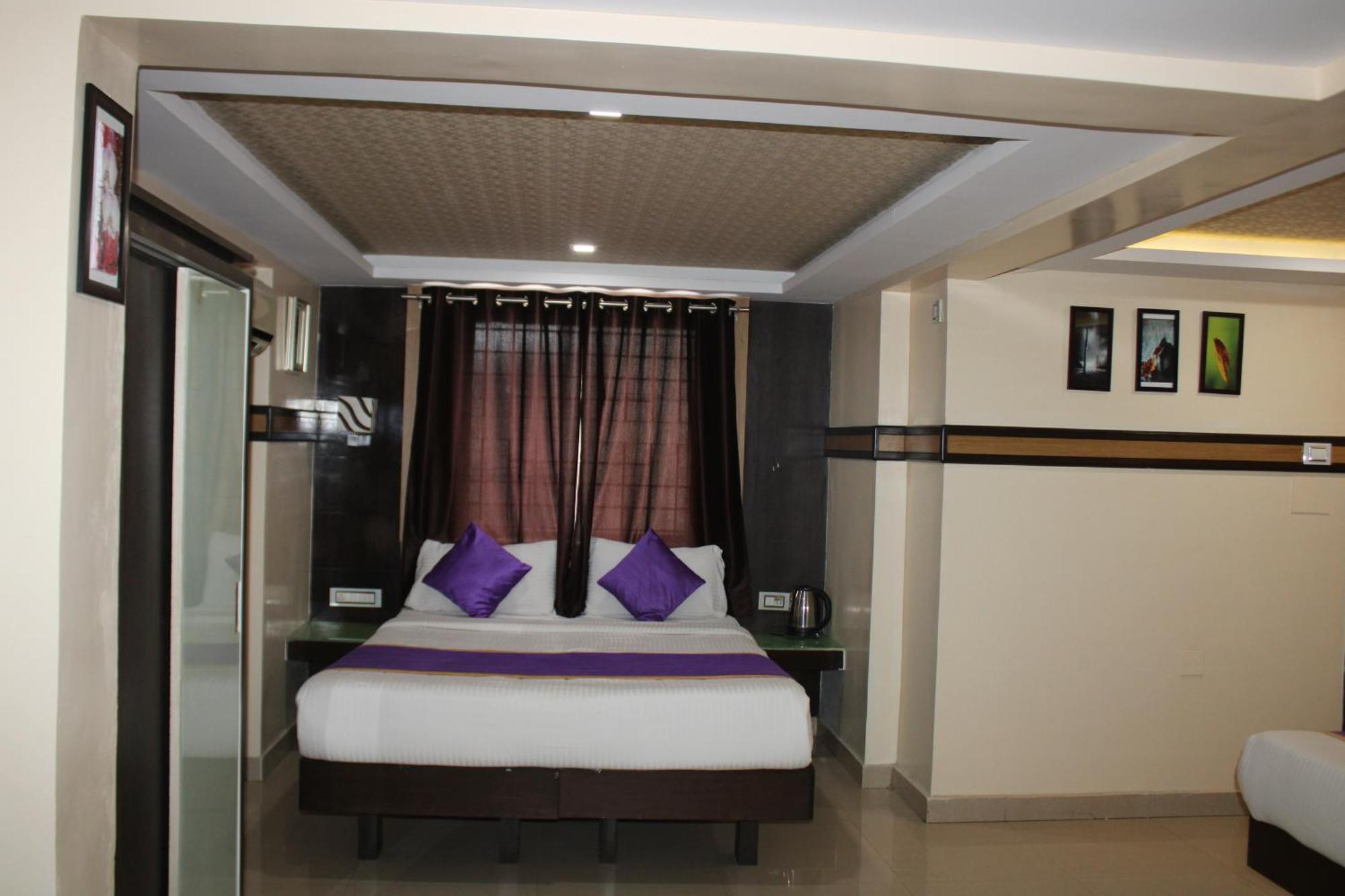 Vp International Hotel Bangalore Exterior photo