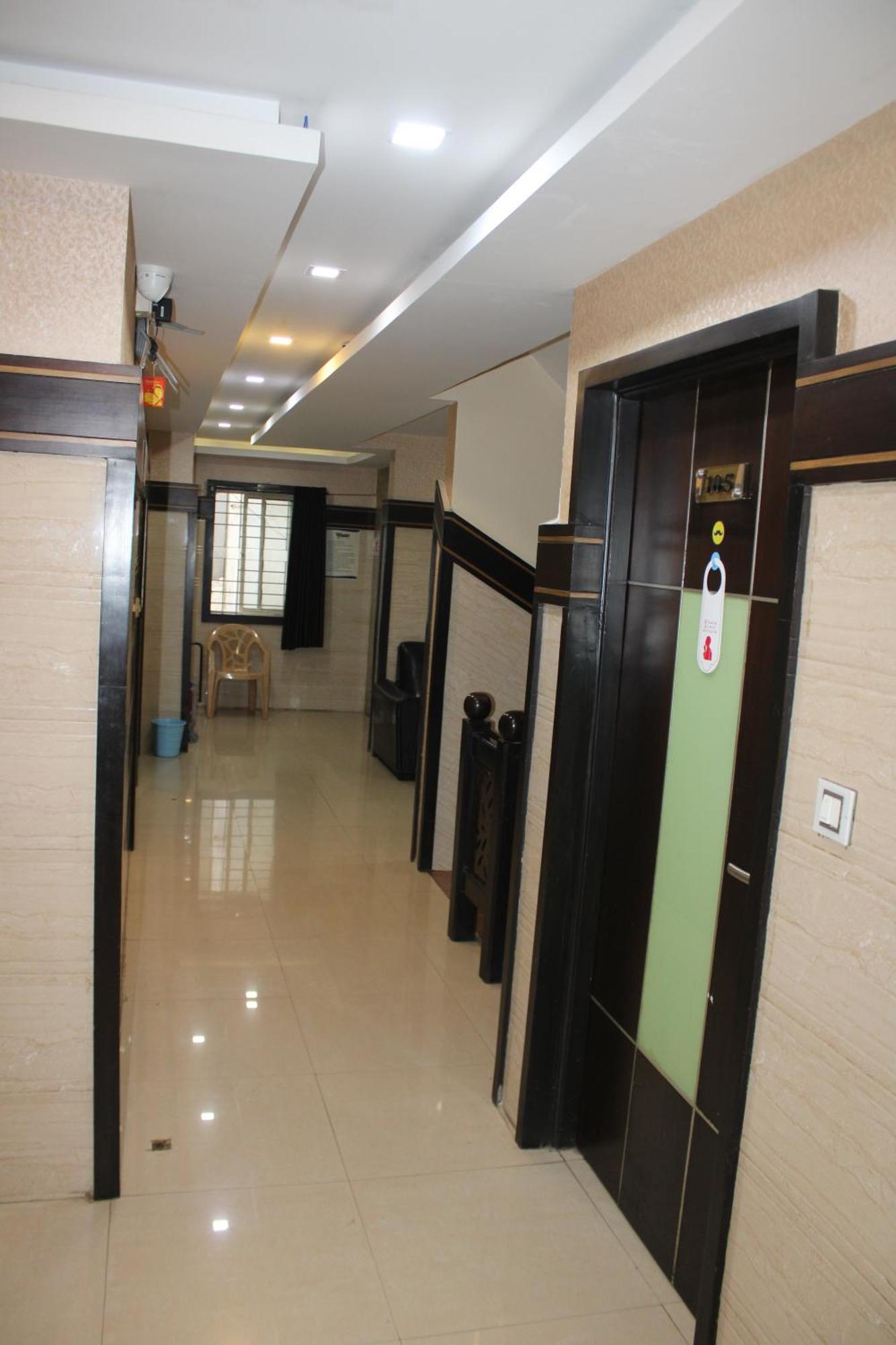 Vp International Hotel Bangalore Exterior photo