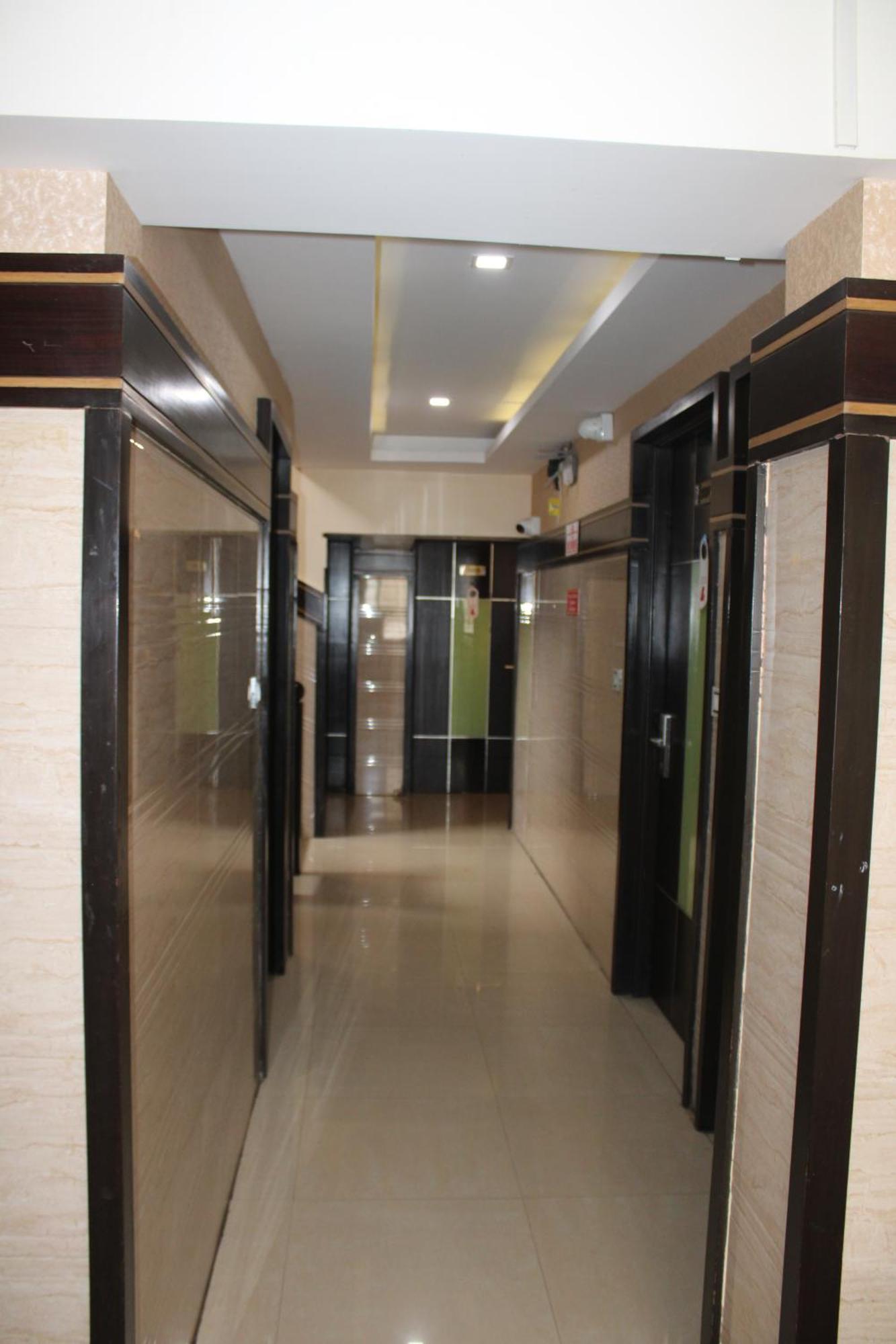 Vp International Hotel Bangalore Exterior photo