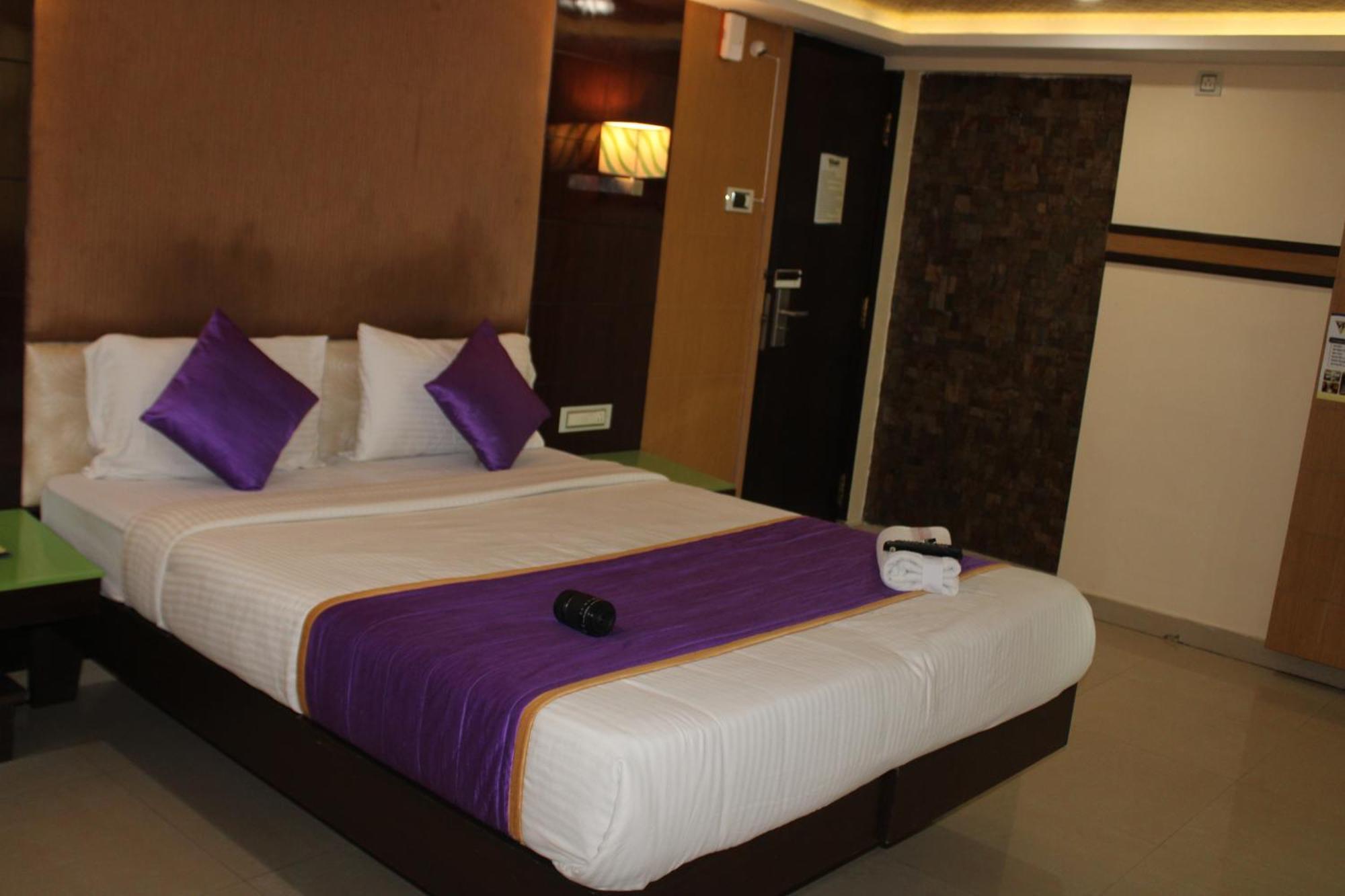 Vp International Hotel Bangalore Exterior photo