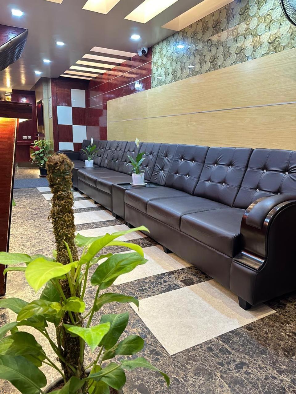 Vp International Hotel Bangalore Exterior photo